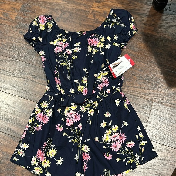 GAP Other - Gap girls jumper, romper size 8, new with Tag flower blue color
